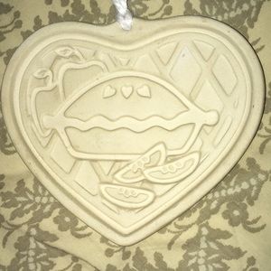 Pampered chef stoneware heart cookie mold ❤️